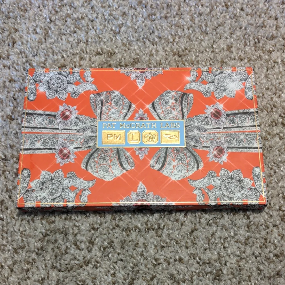 Pat McGrath Labs Luminous Legends: Mega Eye Shadow Palette - Picture 10 of 10